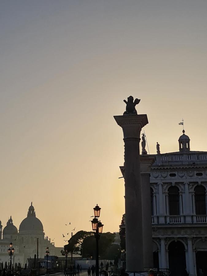 Friendly Venice Suites Bagian luar foto