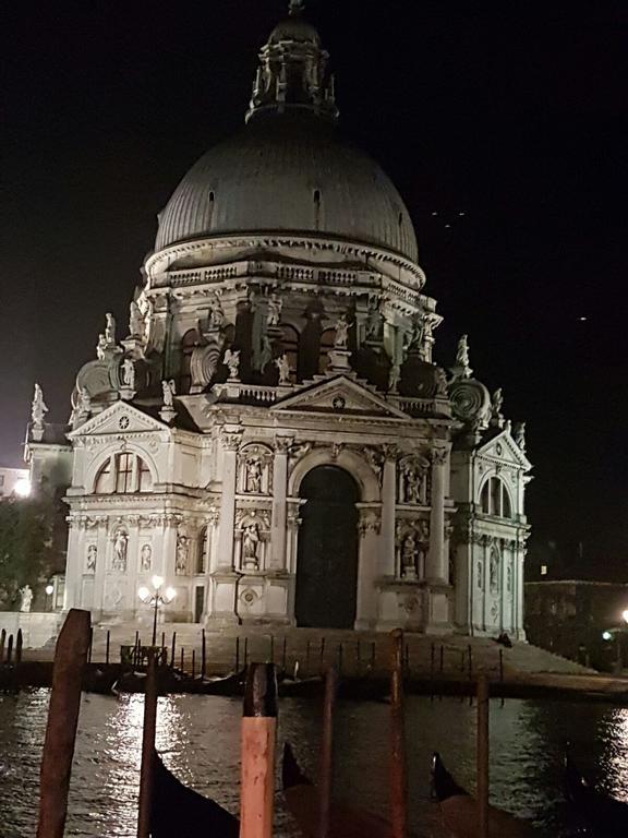 Friendly Venice Suites Bagian luar foto